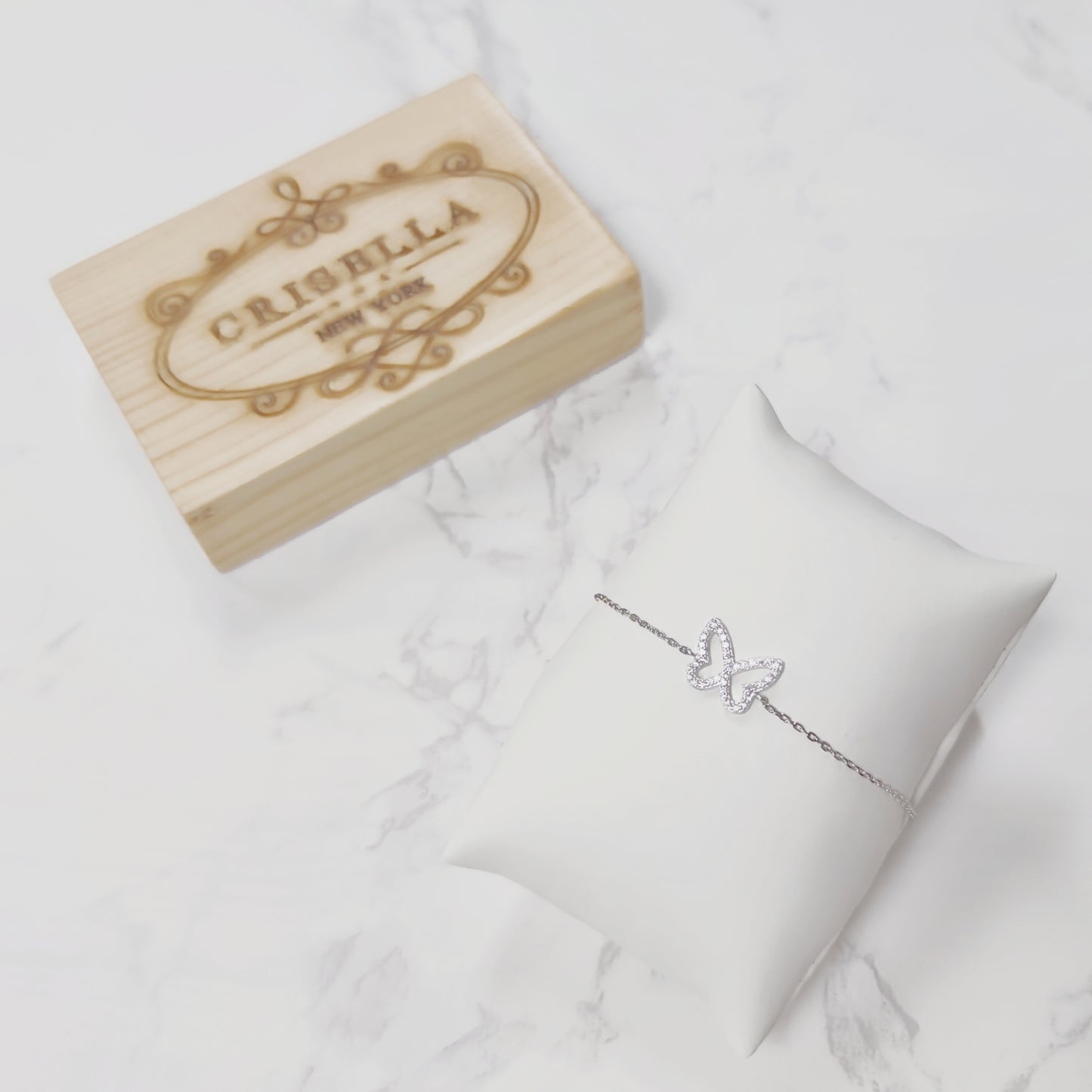 <transcy>Silver Butterfly Bracelet</transcy>