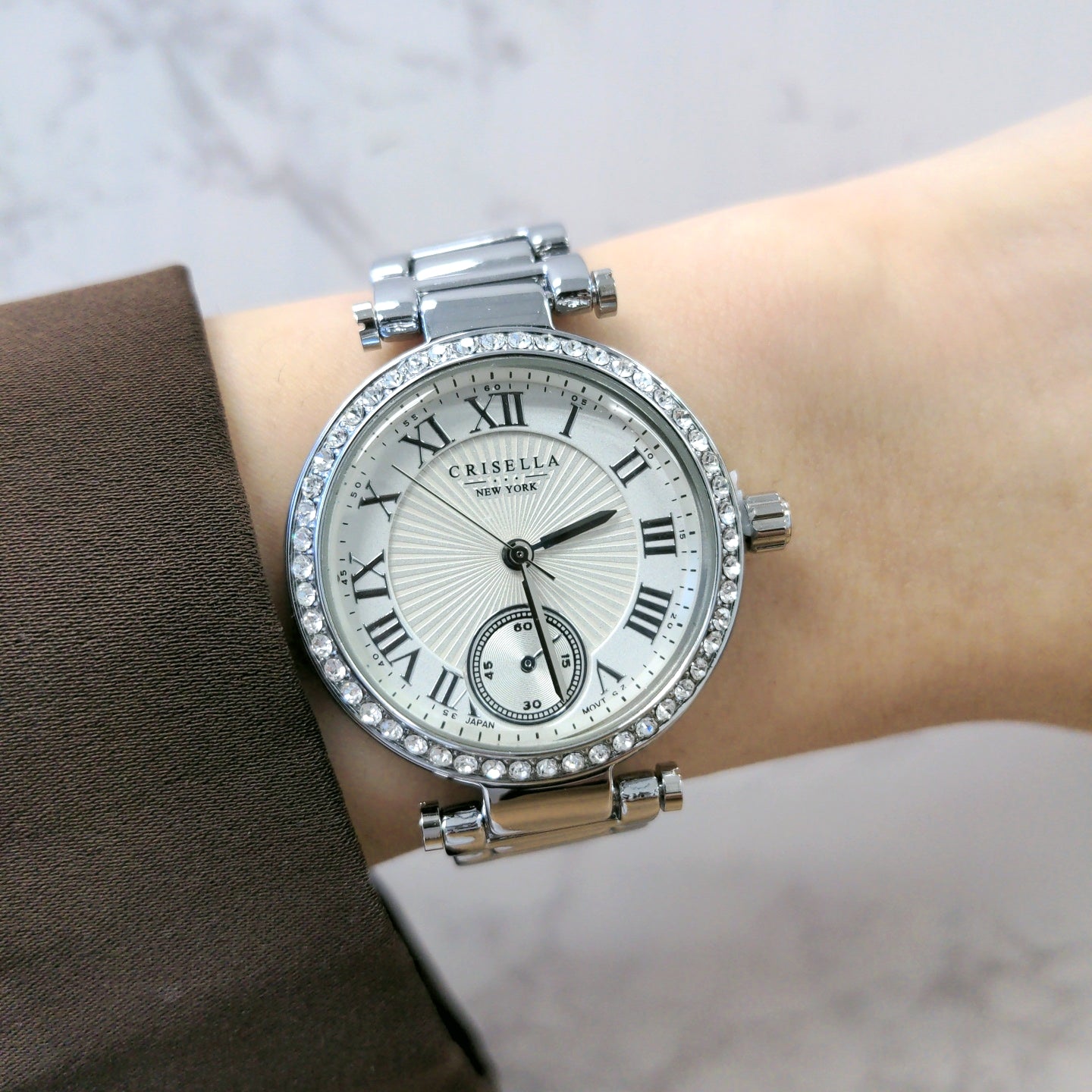 <transcy>Elegant Metal Strap Watch with Crystals</transcy>